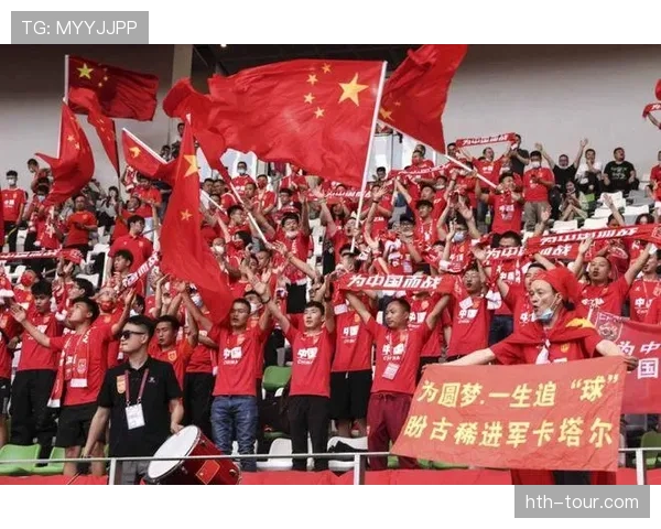 韩国队红魔助威呐喊，点燃赛场激情氛围愈发高涨