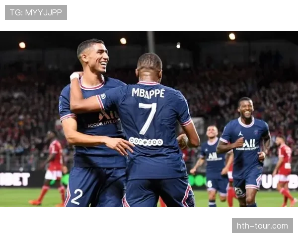 卡瓦哈尔与特伦特防线压缩差异及边路推进偏向